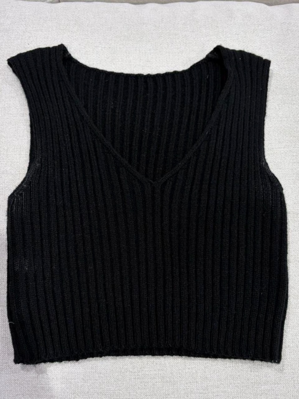 3 pack SHEIN Ribbed V-Neck Tank Sweaters - Picture 6 of 7